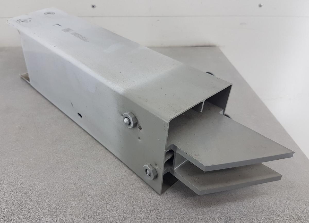 Tesla Model Y Pralld&auml;mpfer vorn rechts Bj22 1608454-00-B L&auml;ngstr&auml;ger vorn rechts