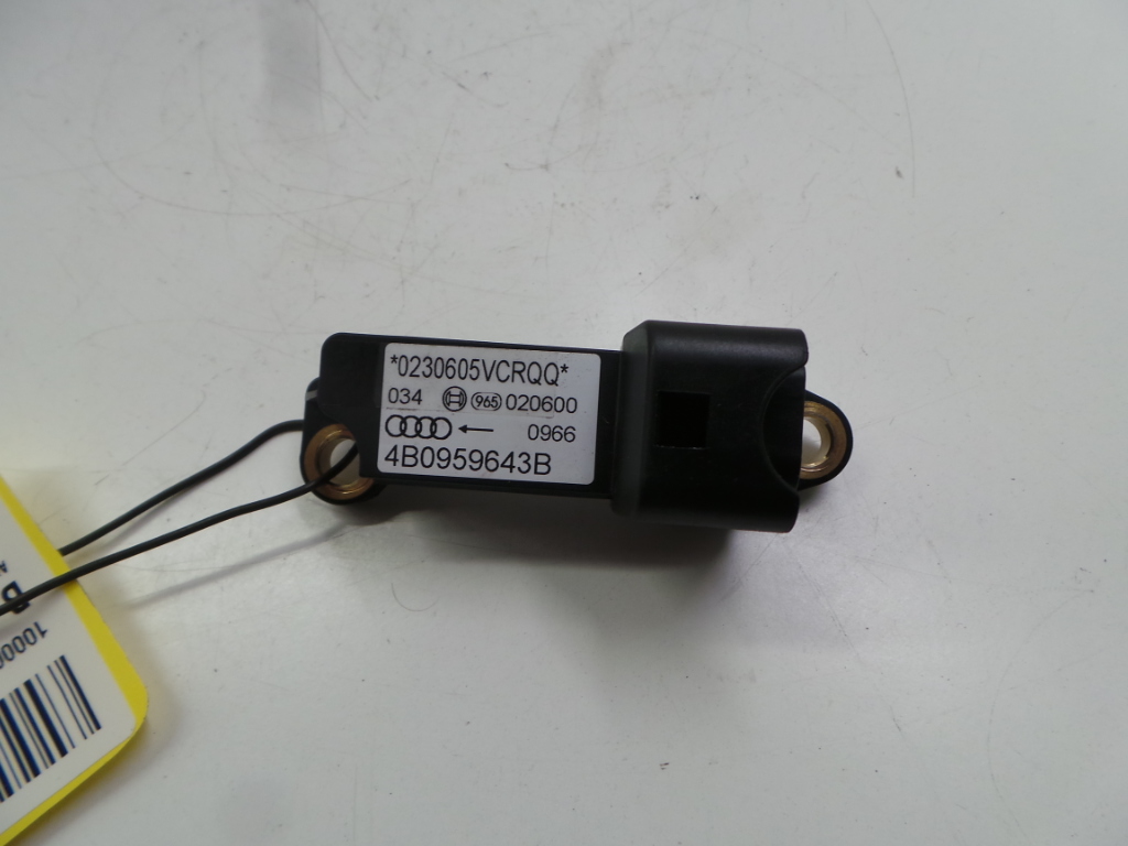 Audi A6 4B Kombi Bj.00 Crashsensor 4B0959643B Bosch 0206000966