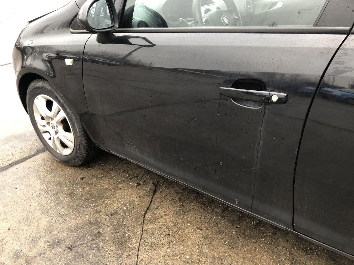 Opel Corsa D T&uuml;r vorn links Fahrert&uuml;r im Rohbau 5t&uuml;rer 2HU Saphirschwarz