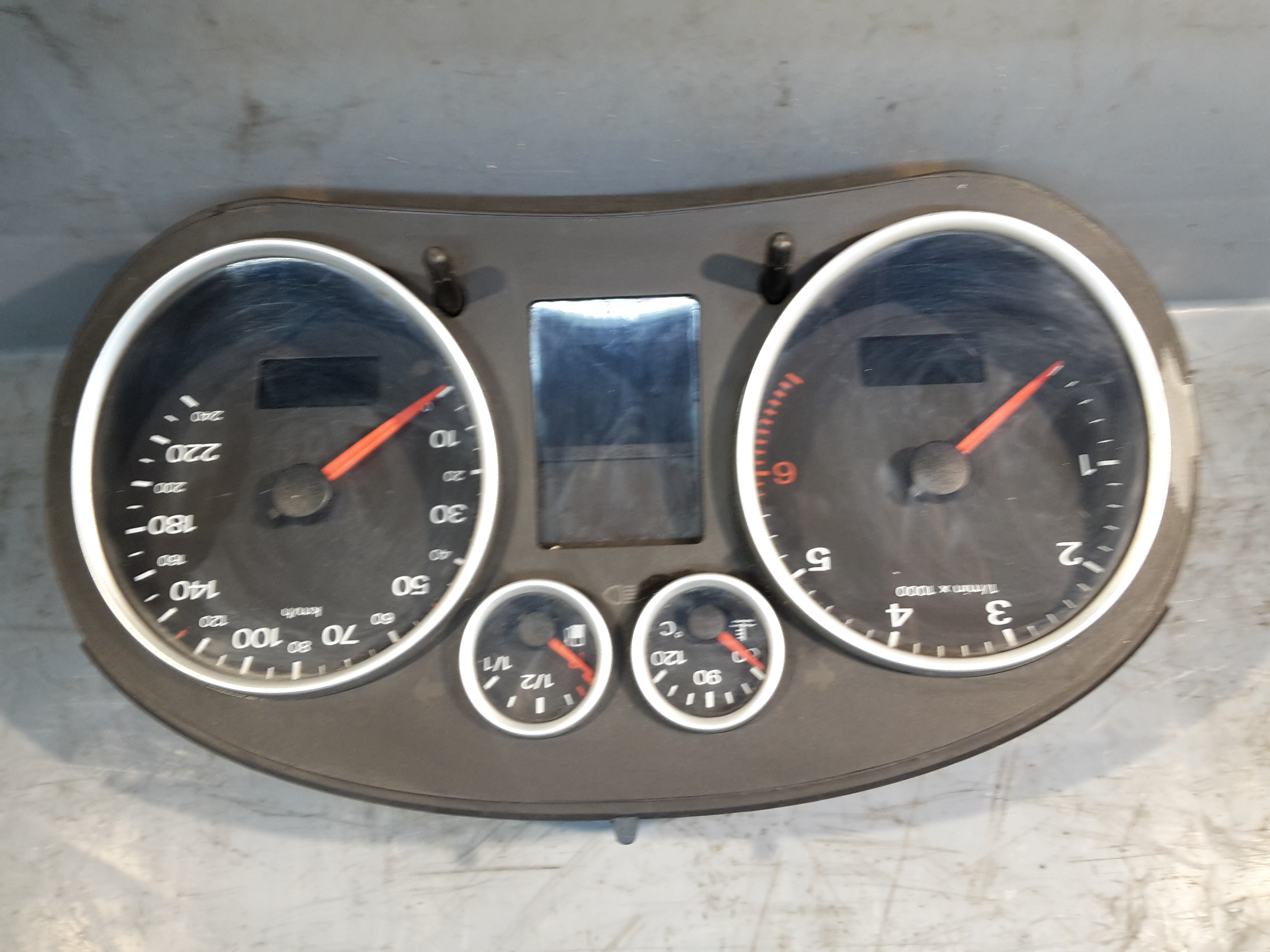 Audi A2 8Z Bj. 2003 org. Instrumentenkombination Tachoinstrument