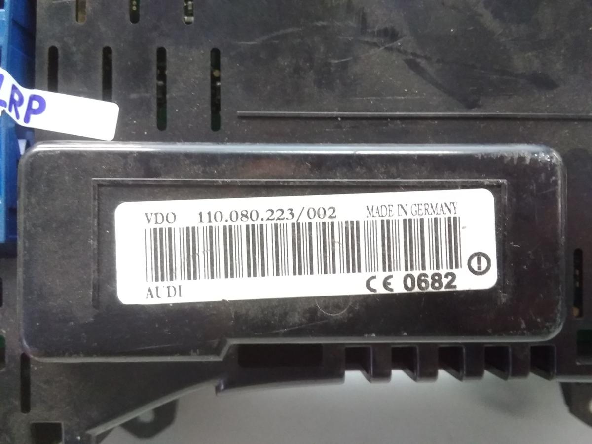 Audi A3 8P Tacho Kombiinstrument original 110080223002 VDO BJ2003