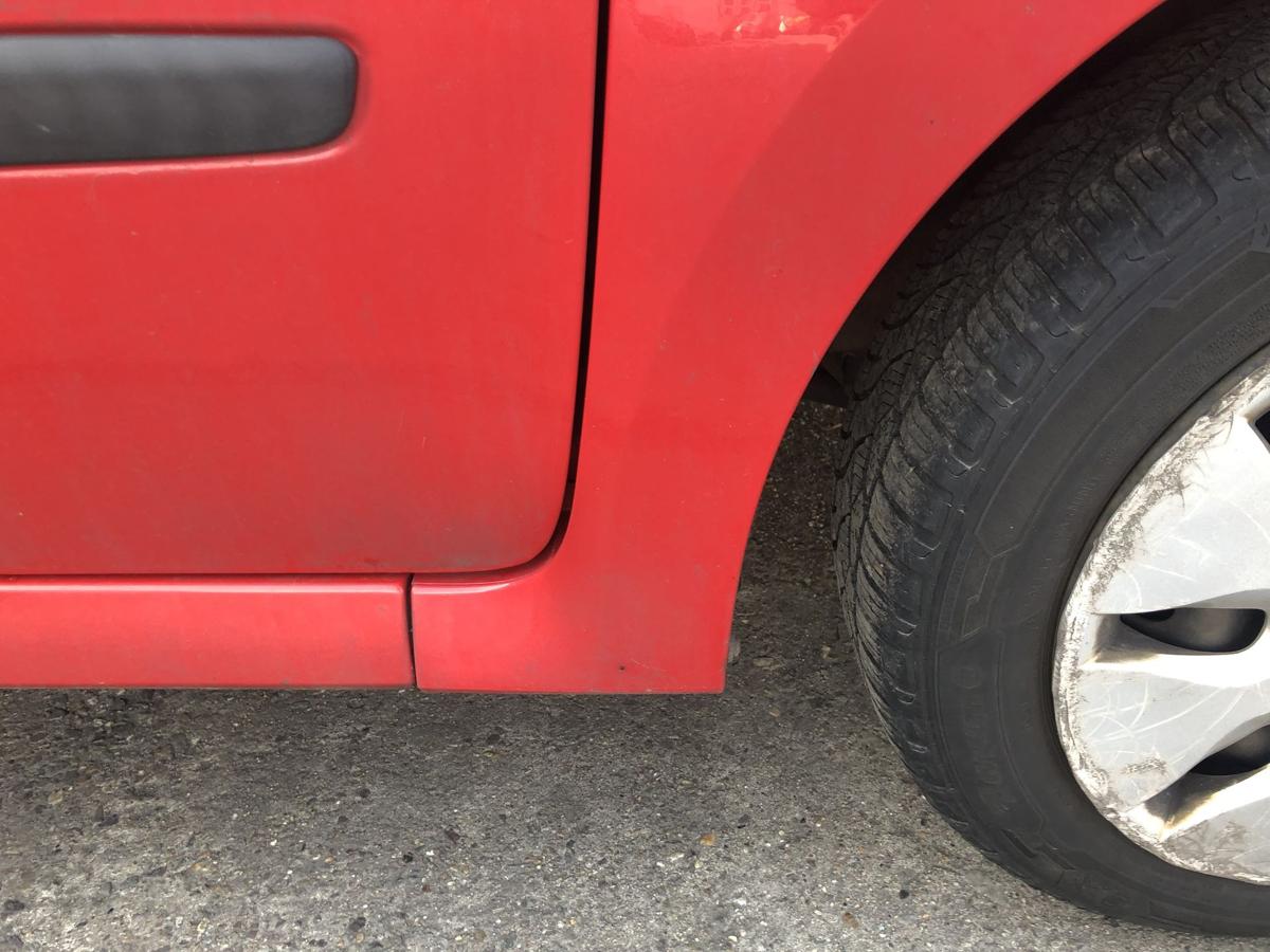 Renault Twingo 2 II Kotfl&uuml;gel vorn rechts Beifahrerseite Plastik OV727 rot