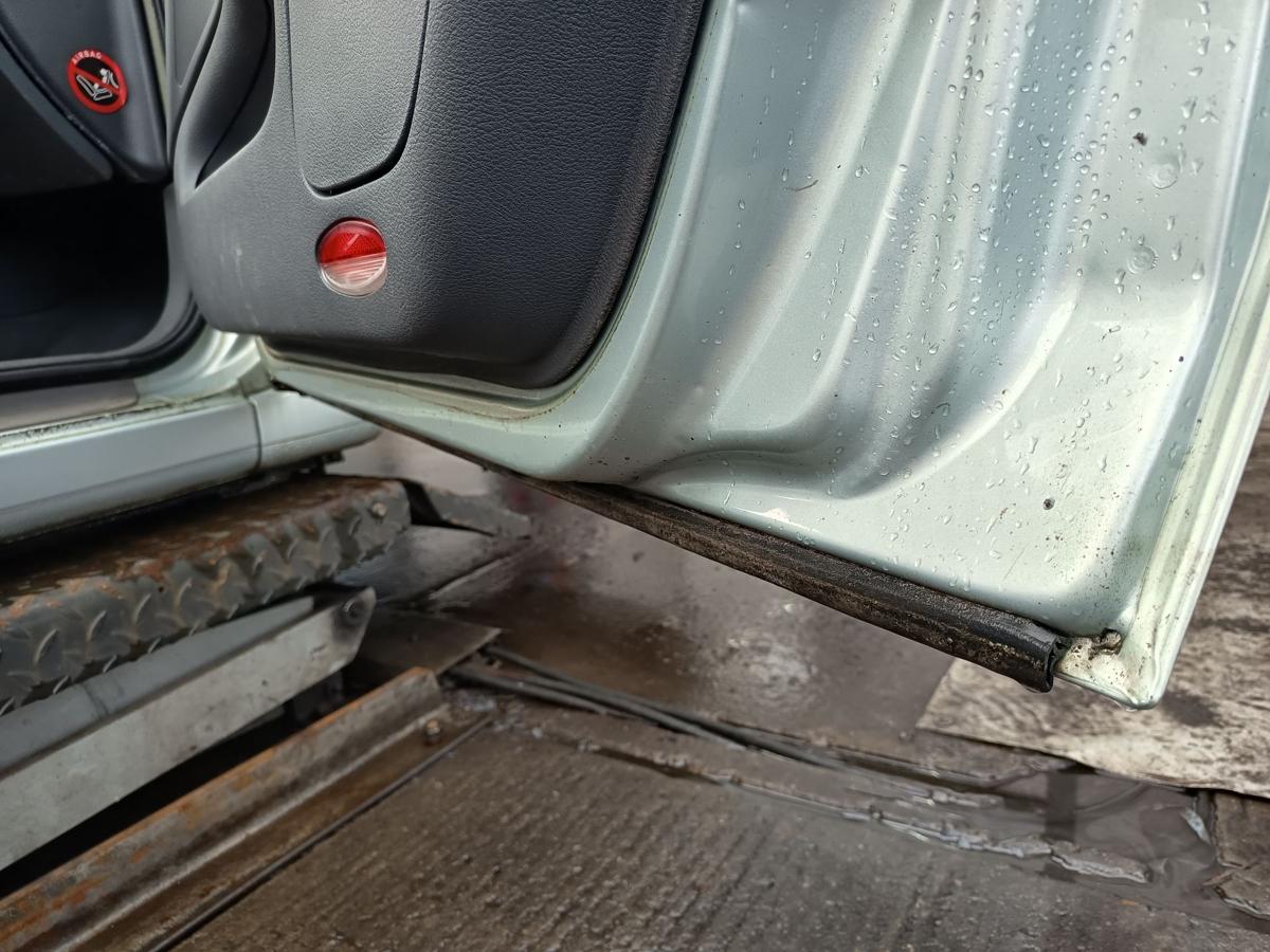 Renault Laguna II original T&uuml;r vorn rechts Beifahrer B64 Granitsilber Bj 2001