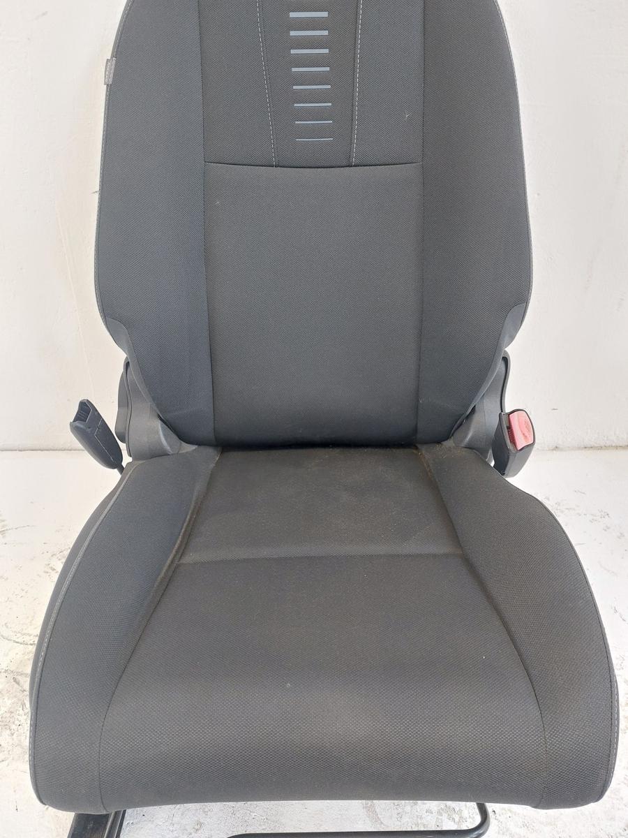 Renault Megane III KZ Kombi Beifahrersitz Sitz Autositz vorn rechts Stoff SHZ