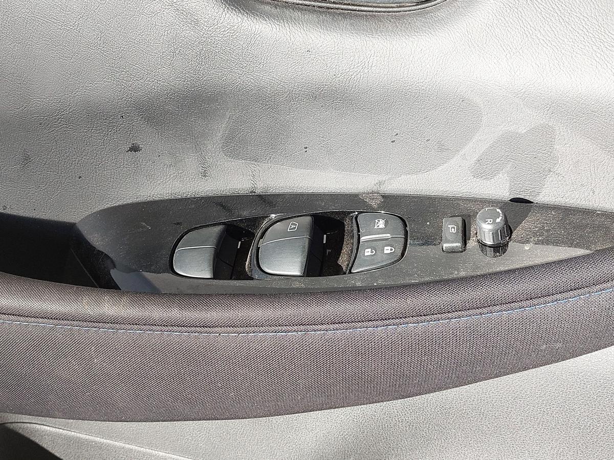 Nissan Leaf ZE1 40kWh T&uuml;rverkleidung vorn links Fahrert&uuml;r Fensterheberschalter