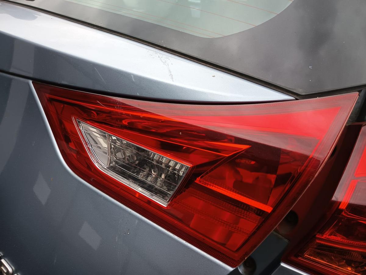 Toyota Auris E18 Limo original R&uuml;ckleuchte rechts innen Heckschlusslicht Bj2013