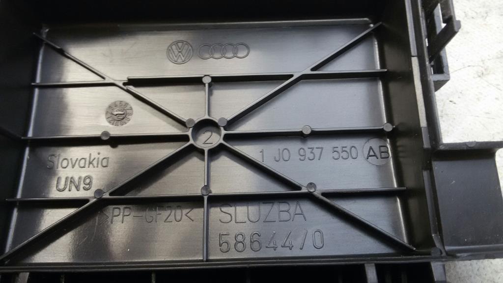 VW Golf 4 1J Variant Sicherungsträger Batterie 1J0937550AB 586440 BJ2004