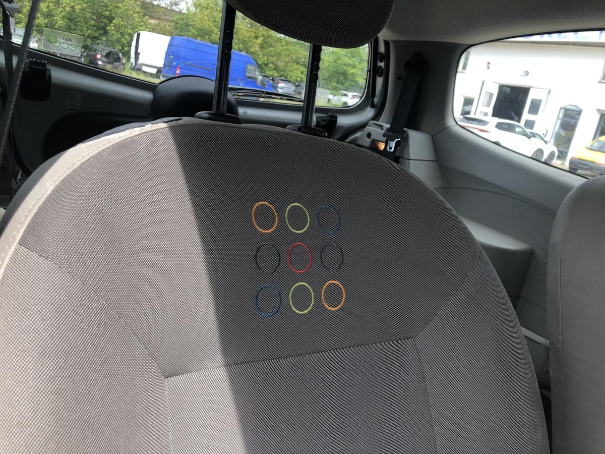Renault Twingo 2 II Sitz vorn rechts Beifahrersitz Stoff Autositz ISOFIX