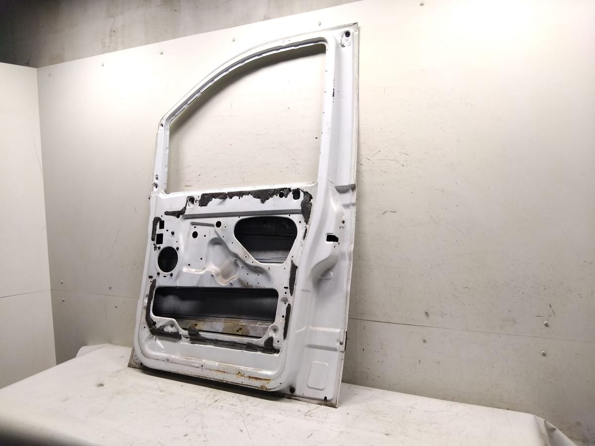 Mercedes Benz Vito 639 T&uuml;r vorn rechts Beifahrert&uuml;r besch&auml;digt Bj.2004 arktikwei&szlig; 9147
