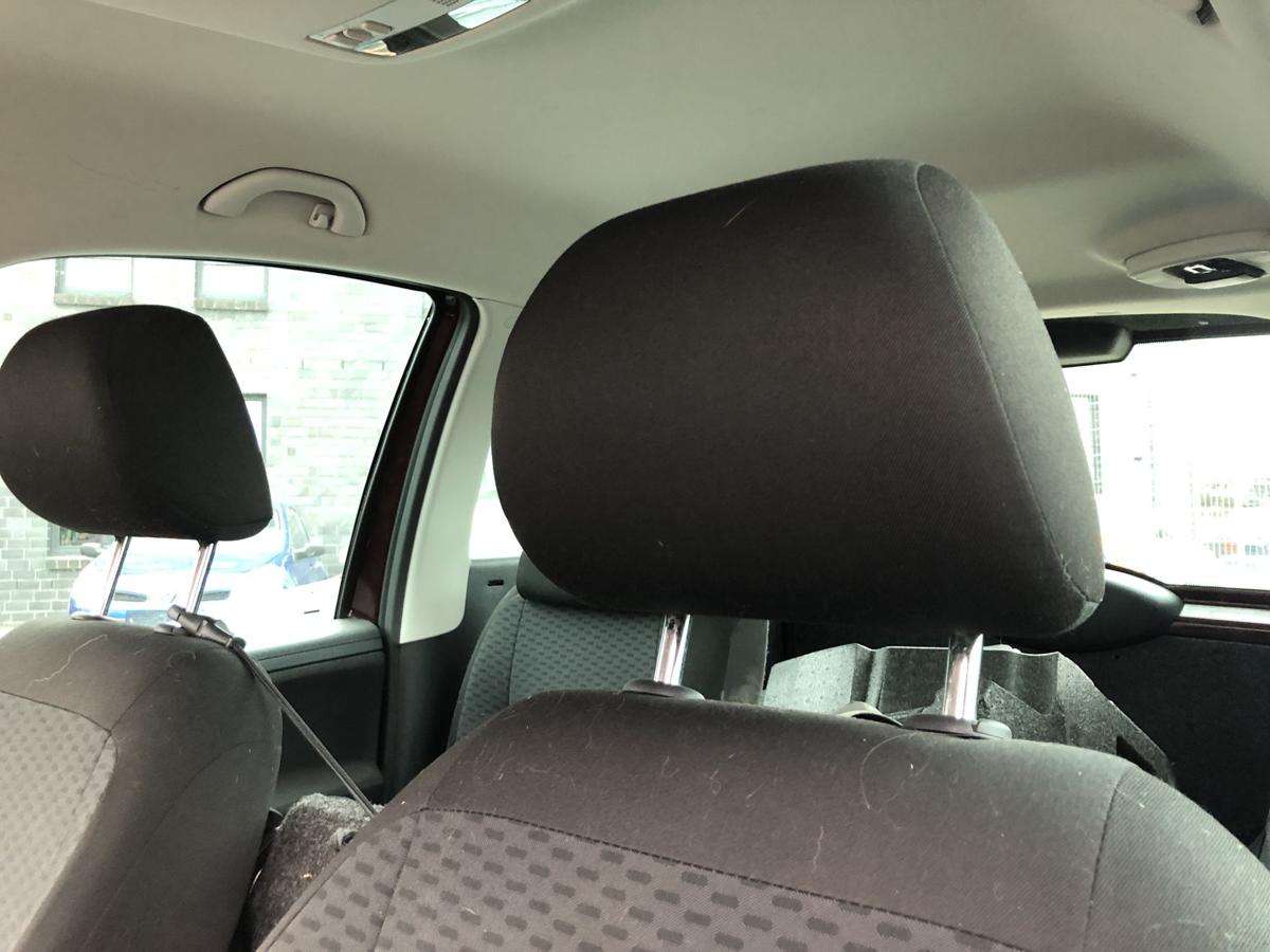 Skoda Roomster 5J Sitz vorn links Fahrersitz Stoff mit Muster ohne Heizung