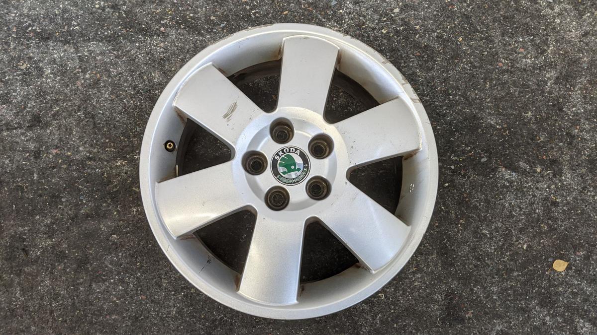 Skoda Fabia 6Y Satz Alufelgen Aluräder Alurad Leichtmetallfelgen 6Jx15H2 ET 43