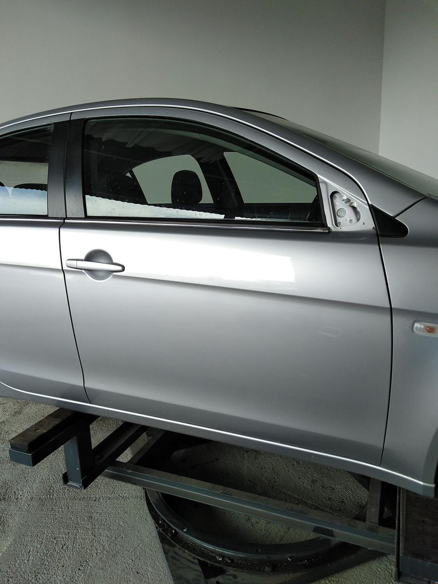 Mitsubishi Lancer 8 CY0 Tür vorn rechts Beifahrertür silber A3 Bj.2011