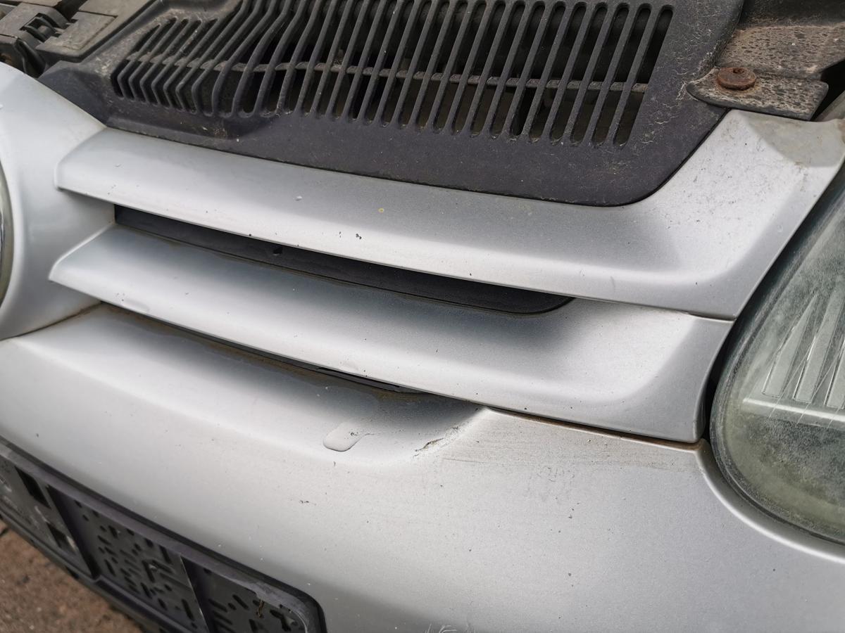 VW Golf V 5 Kühlergrill Frontgrill Grill vorn mit Logo LA7W Reflexsilber Met VW Golf V 5 Kühlergrill Frontgrill Grill vorn mit Logo LA7W Reflexsilber Met