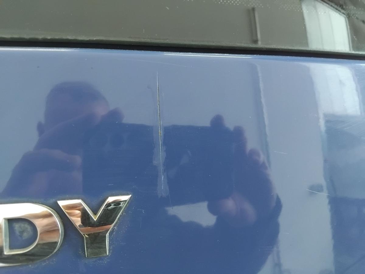 VW Caddy 2K Heckklappe LA5C Surfblau mit Heckscheibe BJ2009 Dellen