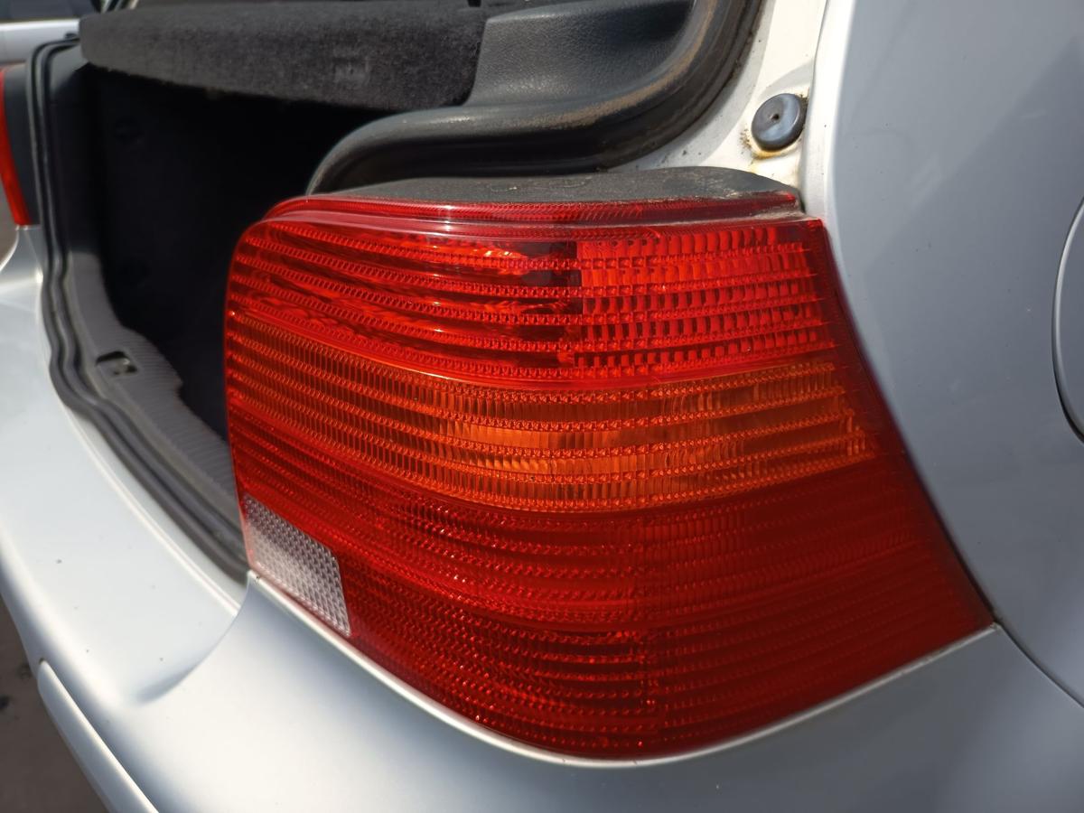 VW Golf IV Limo original R&uuml;ckleuchte rechts Heck Schlusslicht Bj 1998