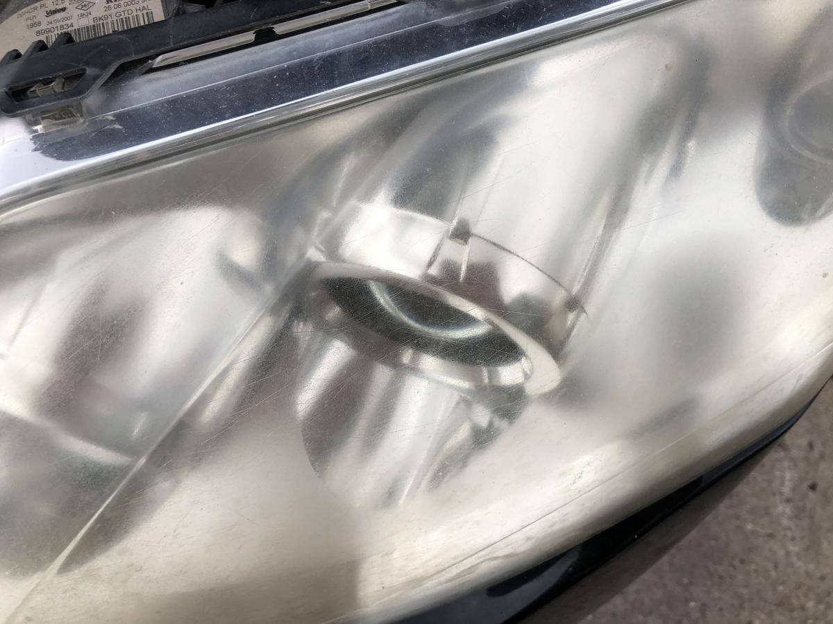 Renault Laguna III 3 Scheinwerfer links Hauptscheinwerfer Halogen stark Tr&uuml;b OE