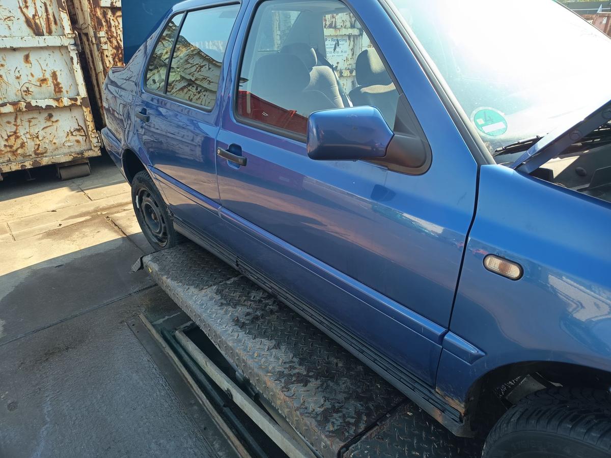 VW Vento 1HX original T&uuml;r vorn rechts Beifahrer R5V Fjordblau Bj 1996