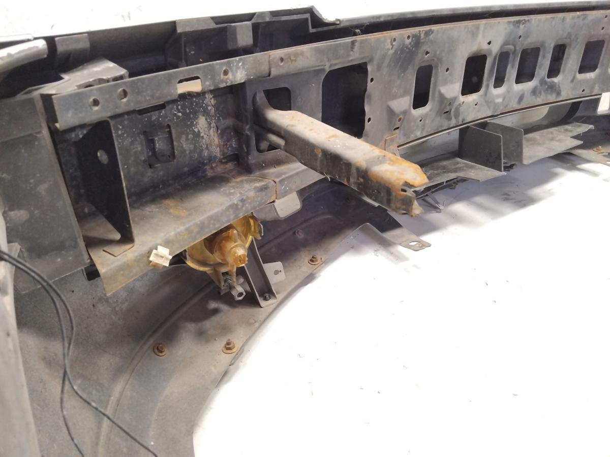 Volvo V40 S40 Facelift original Sto&szlig;f&auml;nger Sto&szlig;stange vorn silber Bj.2002