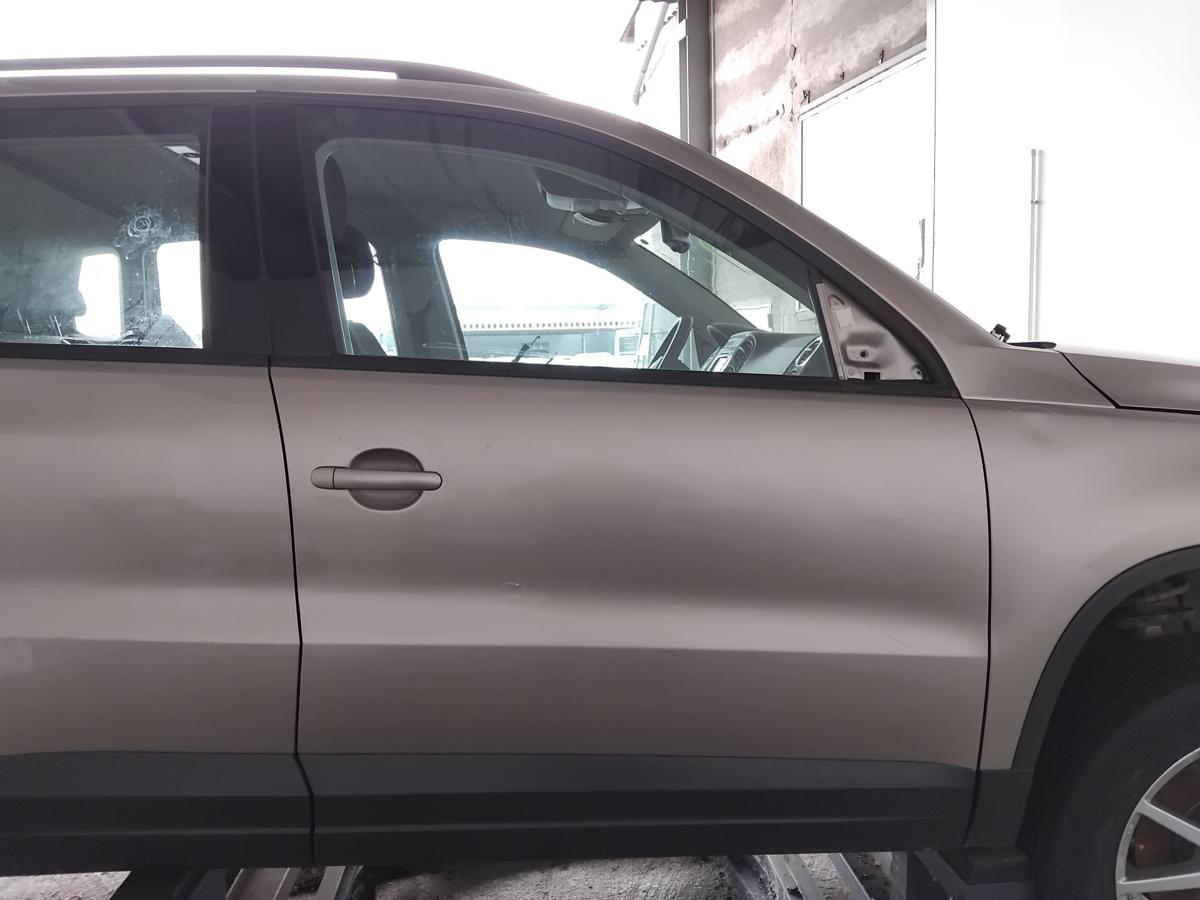 VW Tiguan 5N2 T&uuml;r vorn rechts Beifahrert&uuml;r titaniumbeigemetallic LA1X BJ2012