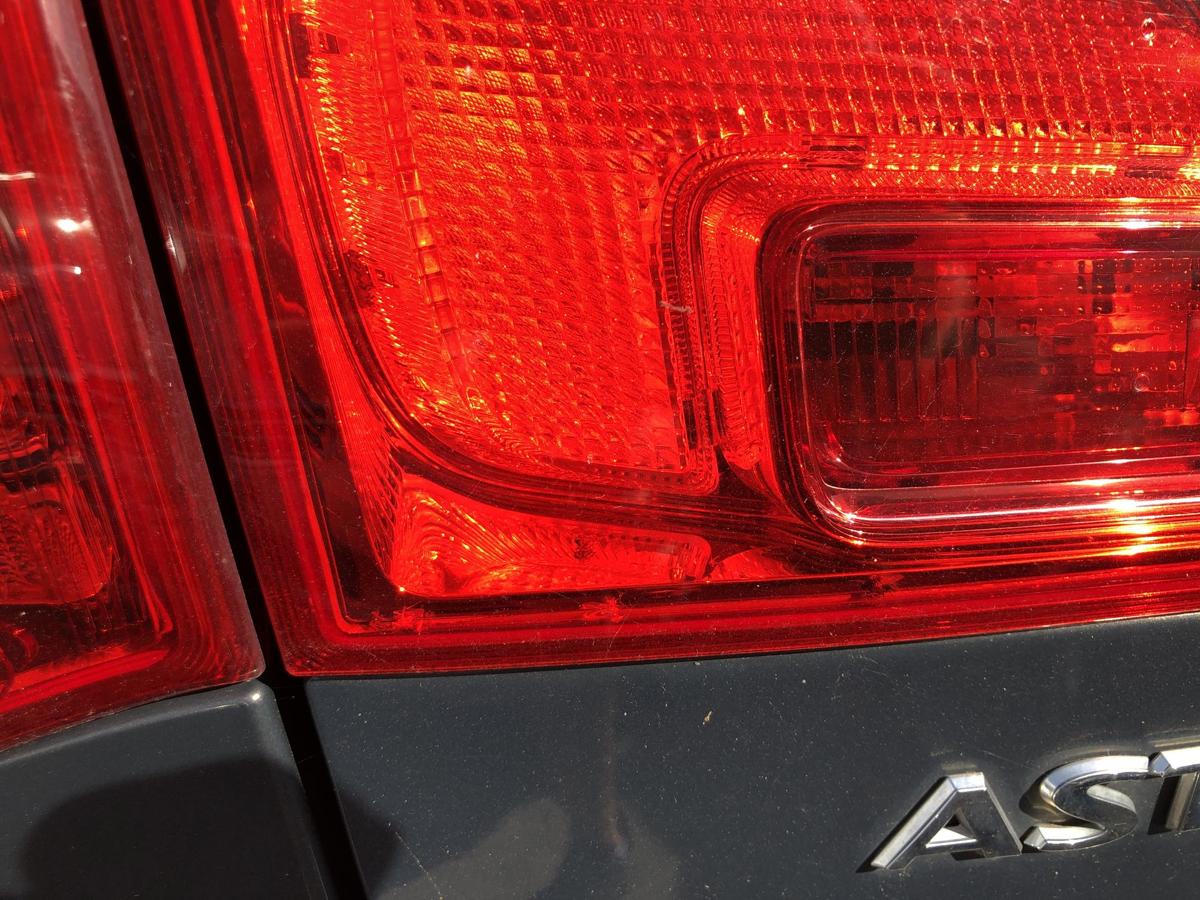 Opel Astra J Caravan R&uuml;ckleuchte innen links Heckklappenteil R&uuml;cklicht