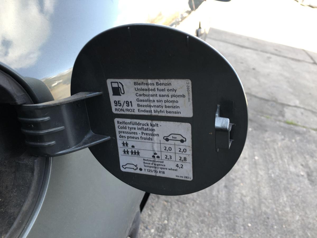 VW Golf 5 V 1K Tankklappe Tankdeckel Tankverschluss LA6Q Sagegreen