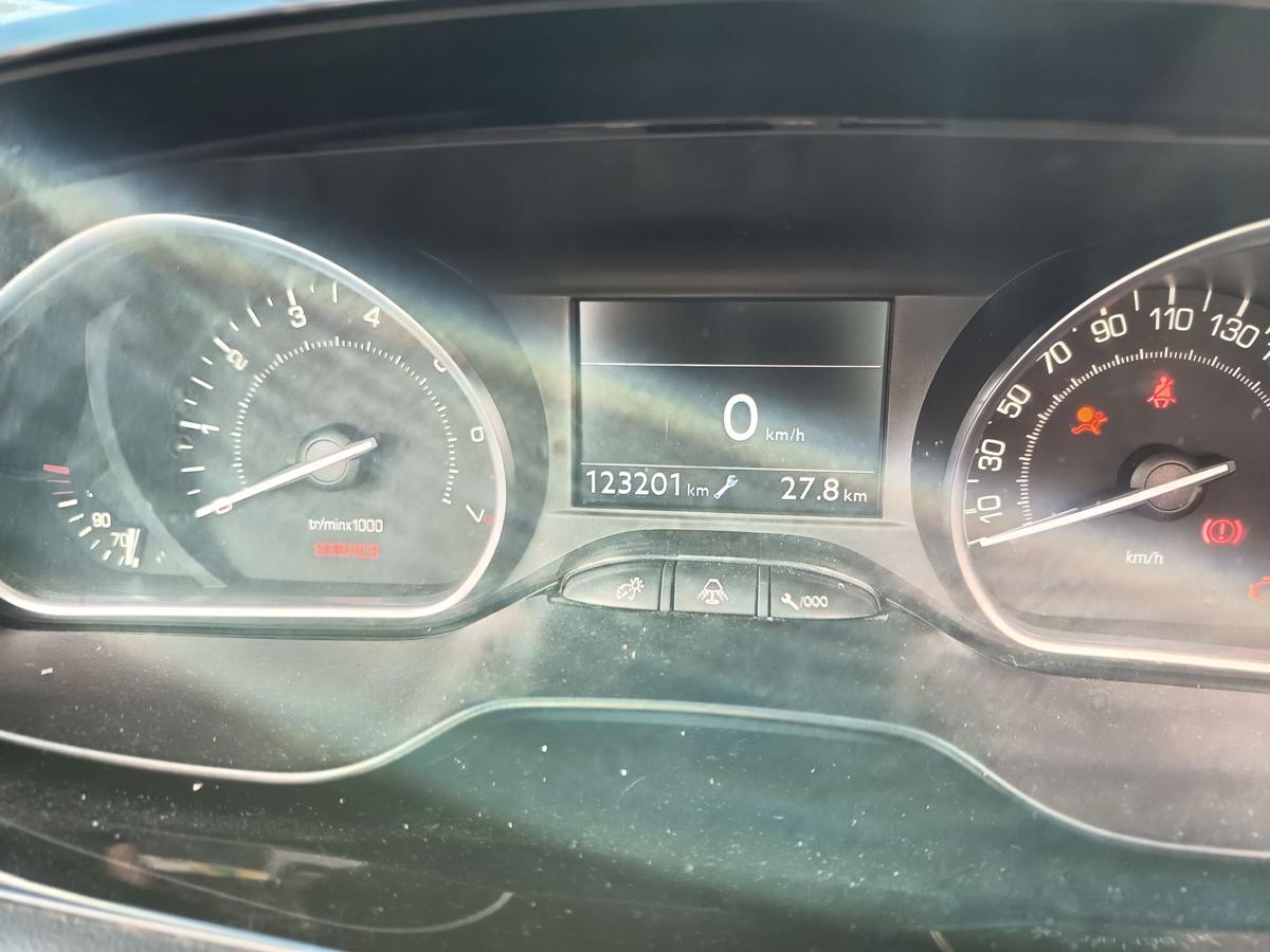 Peugeot 208 I orig Kombiinstrument Tacho Benzin 126Tkm Bj 2012