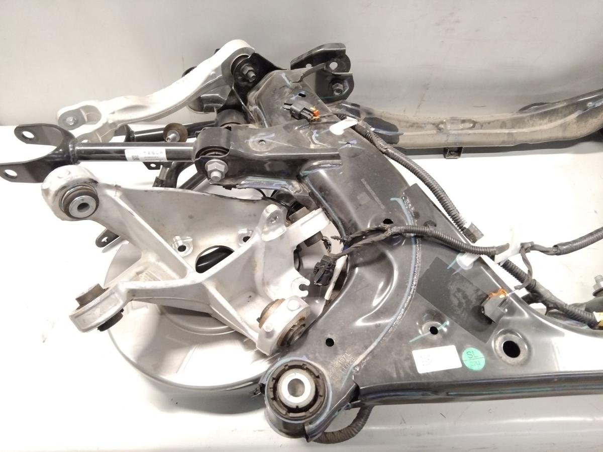 Tesla Model Y RWD Hinterachse komplett mit Achsschenkeln Bj.2023