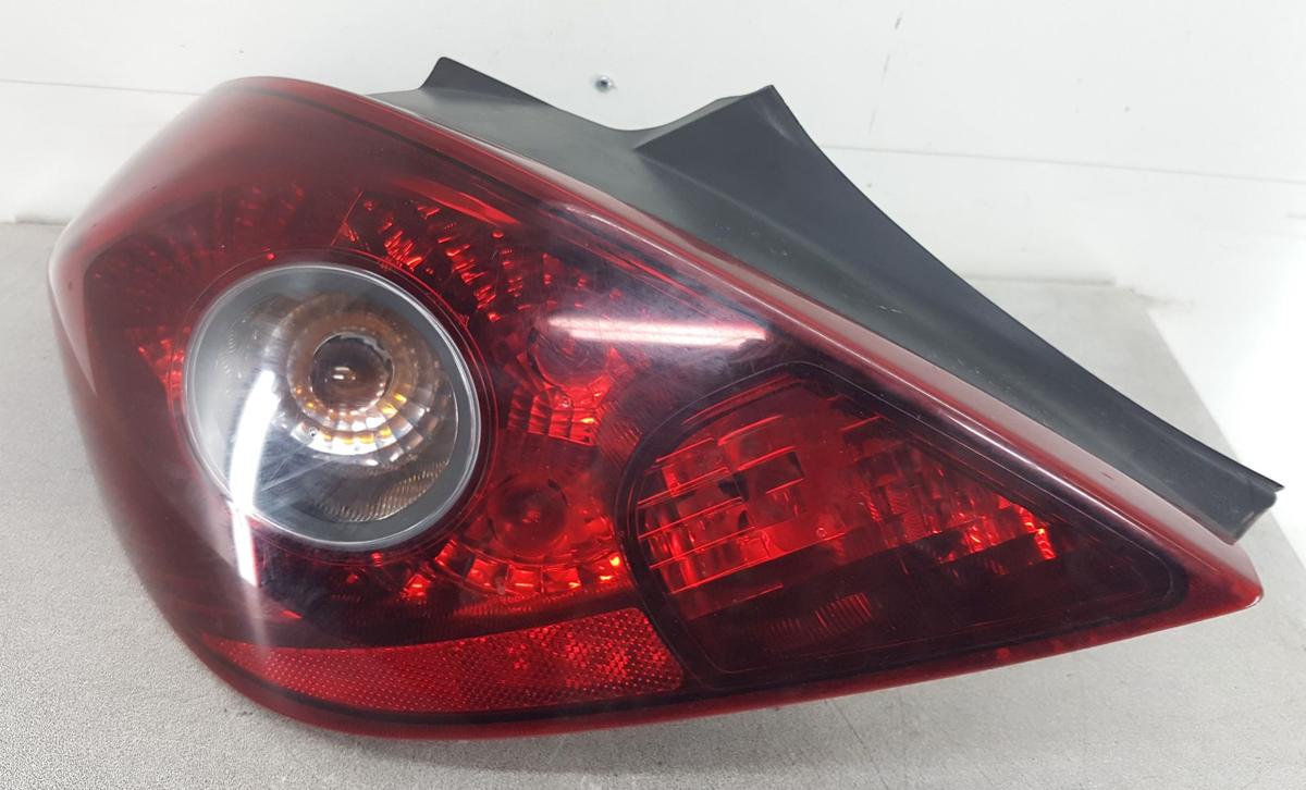 Opel Corsa D Rückleuchte Rücklicht links 13242811 89075556A Bj10 3 Türig OPC