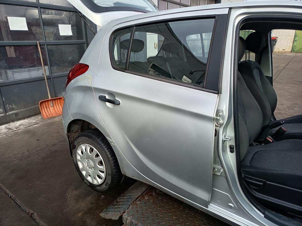Hyundai i20 original T&uuml;r hinten rechts Fond FG Seek silver Bj 2012