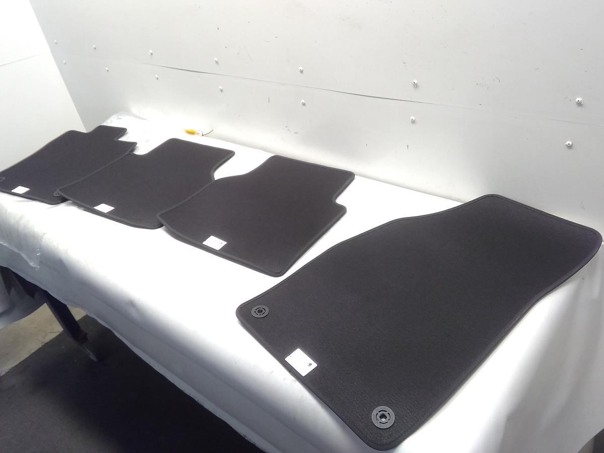 Skoda Enyaq iV 80X original Satz Fussmatten neuwertig