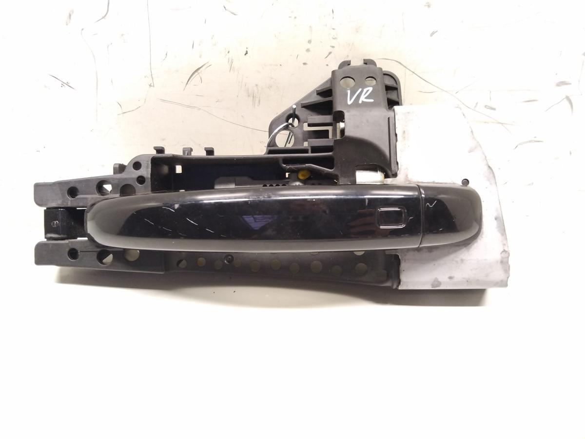 Audi A1 8X orig.T&uuml;rau&szlig;engriff vorn rechts brillantschwarz LY9B mit Tr&auml;ger BJ2010