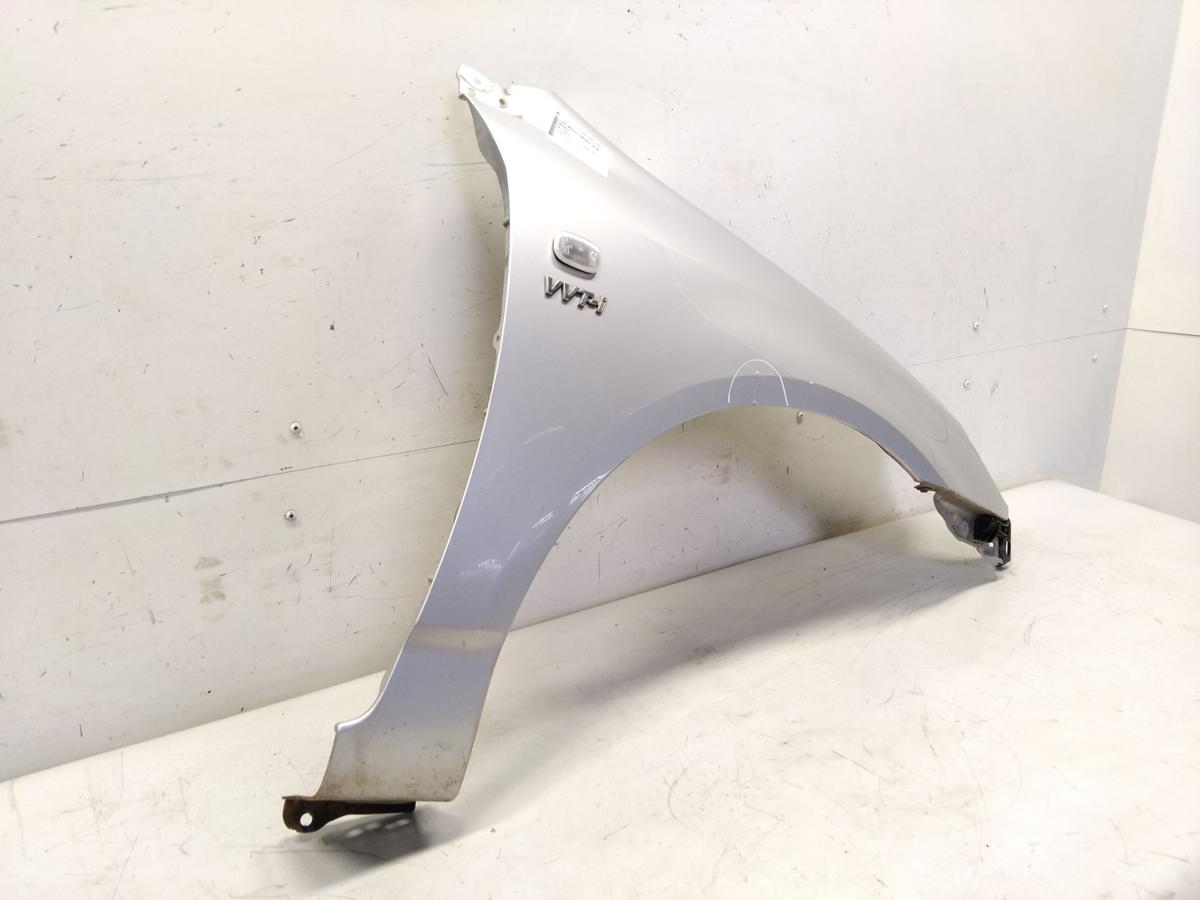 Toyota Corolla E12 Kombi original Kotflügel vorn rechts silbermet. BJ2003 Rost