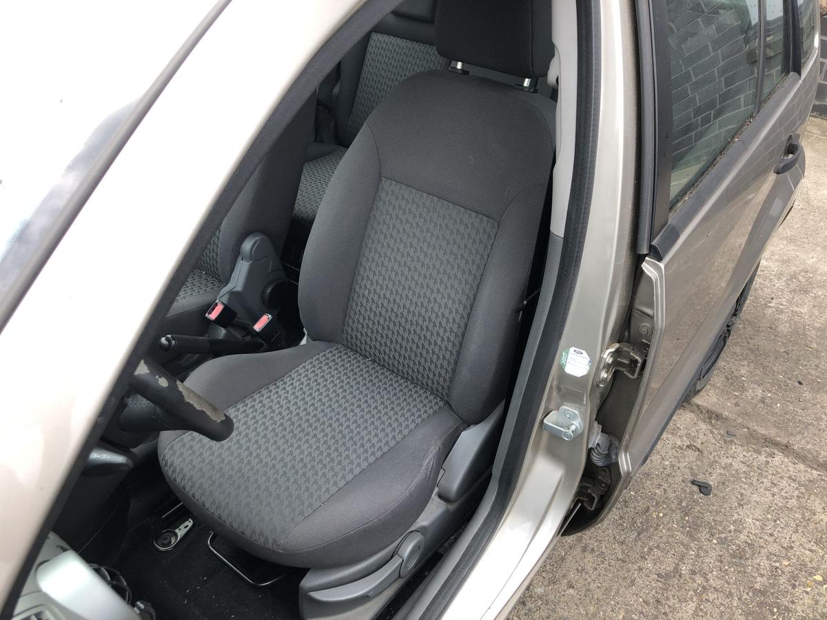 Ford Fusion JU2 Sitz vorn links Fahrersitz Stoff Autositz