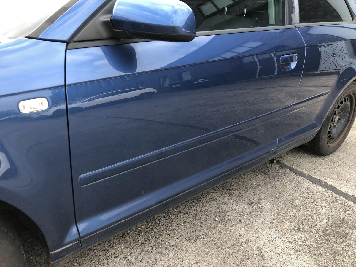 Audi A3 8P ab05 T&uuml;r vorn links Fahrert&uuml;r im Rohbau mit Scheibenrahmen LZ5C 3trg