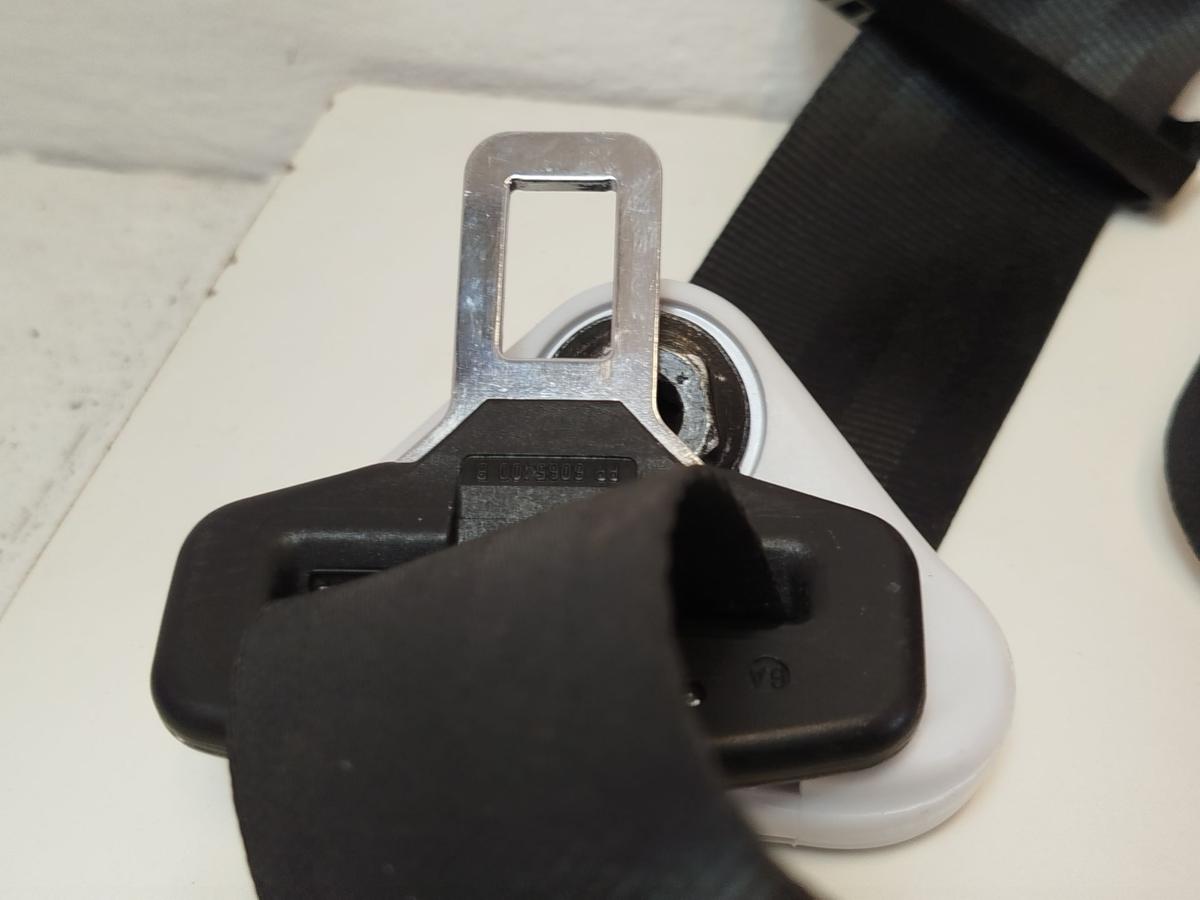 Peugeot 2008 I CU Sicherheitsgurt Gurt vorn rechts Beifahrerseite Gurtstraffer