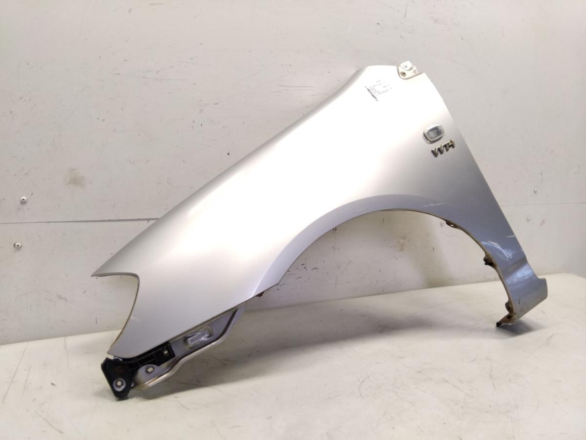 Toyota Corolla E12 Kombi original Kotflügel vorn links silbermet. BJ2003 Rost