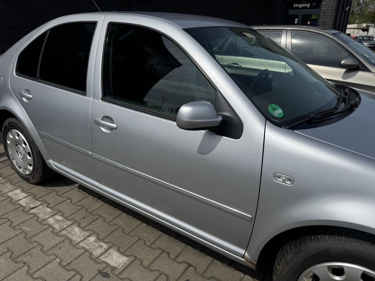 VW Bora original T&uuml;r vorn rechts LA7W Reflexsilber Rohbau Bj.2002