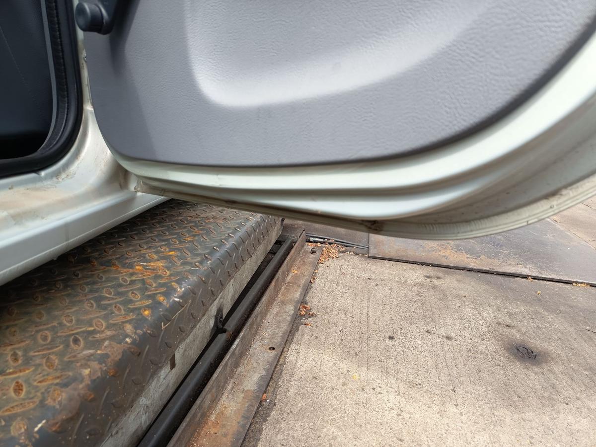 Renault Megane Kombi original T&uuml;r hinten rechts MV632 Polargrau Baujahr 2001