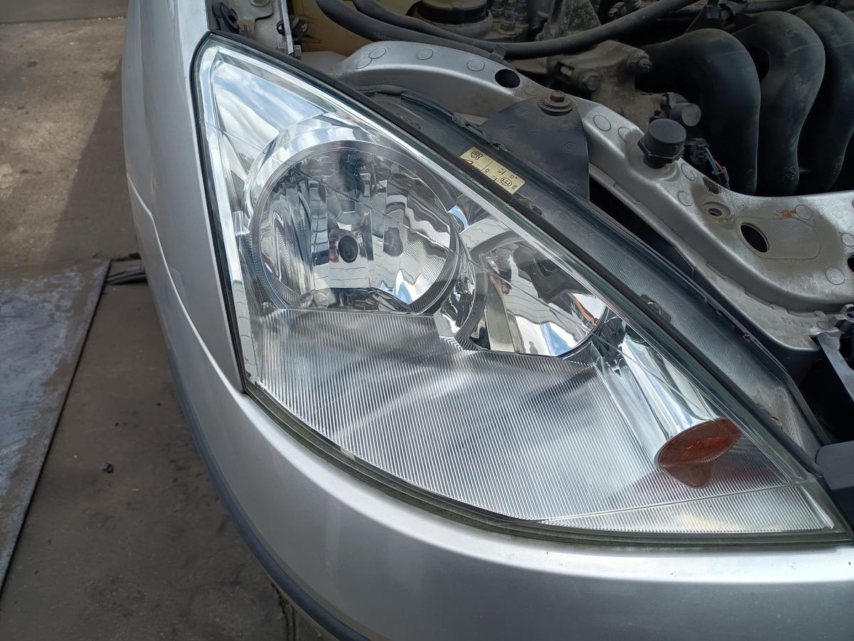 Ford Focus DAW original Scheinwerfer rechts Halogen Facelift Bj 2003