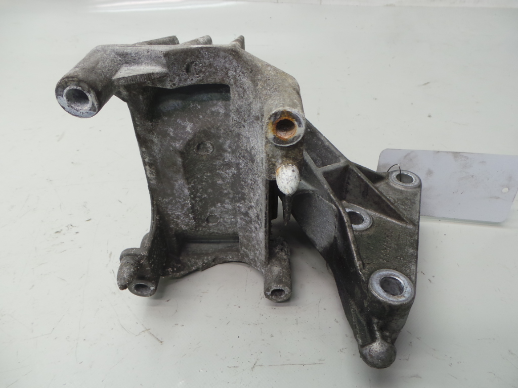 Opel Vectra B Bj.2000 original Halter Getriebe hinten 90497583