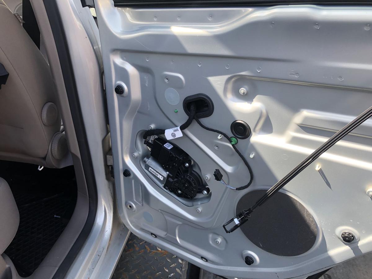 Golf Plus 5M original Fensterhebermotor hinten rechts Fond 5M1839402F Bj 2009