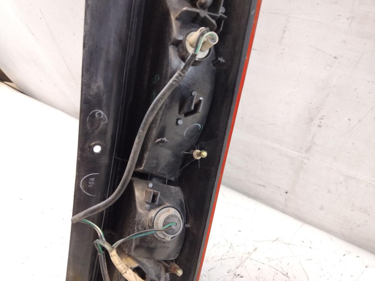 Mitsubishi Space Runner N60 R&uuml;ckleuchte Schlussleuchte links 22087268 BJ1999
