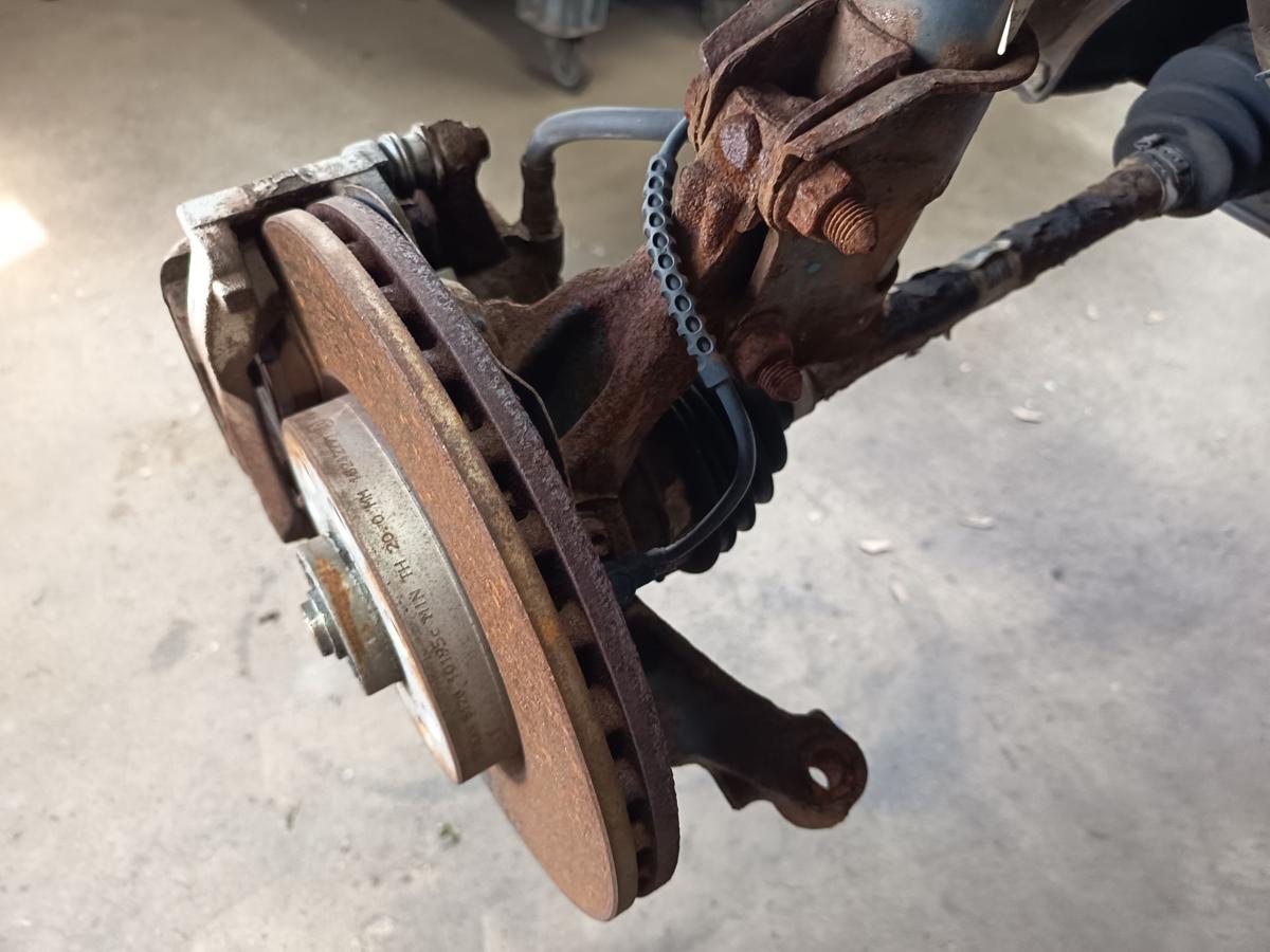 Opel Corsa D original Achsschenkel vorn links ohne Bremsanlage 150tk Bj 2007