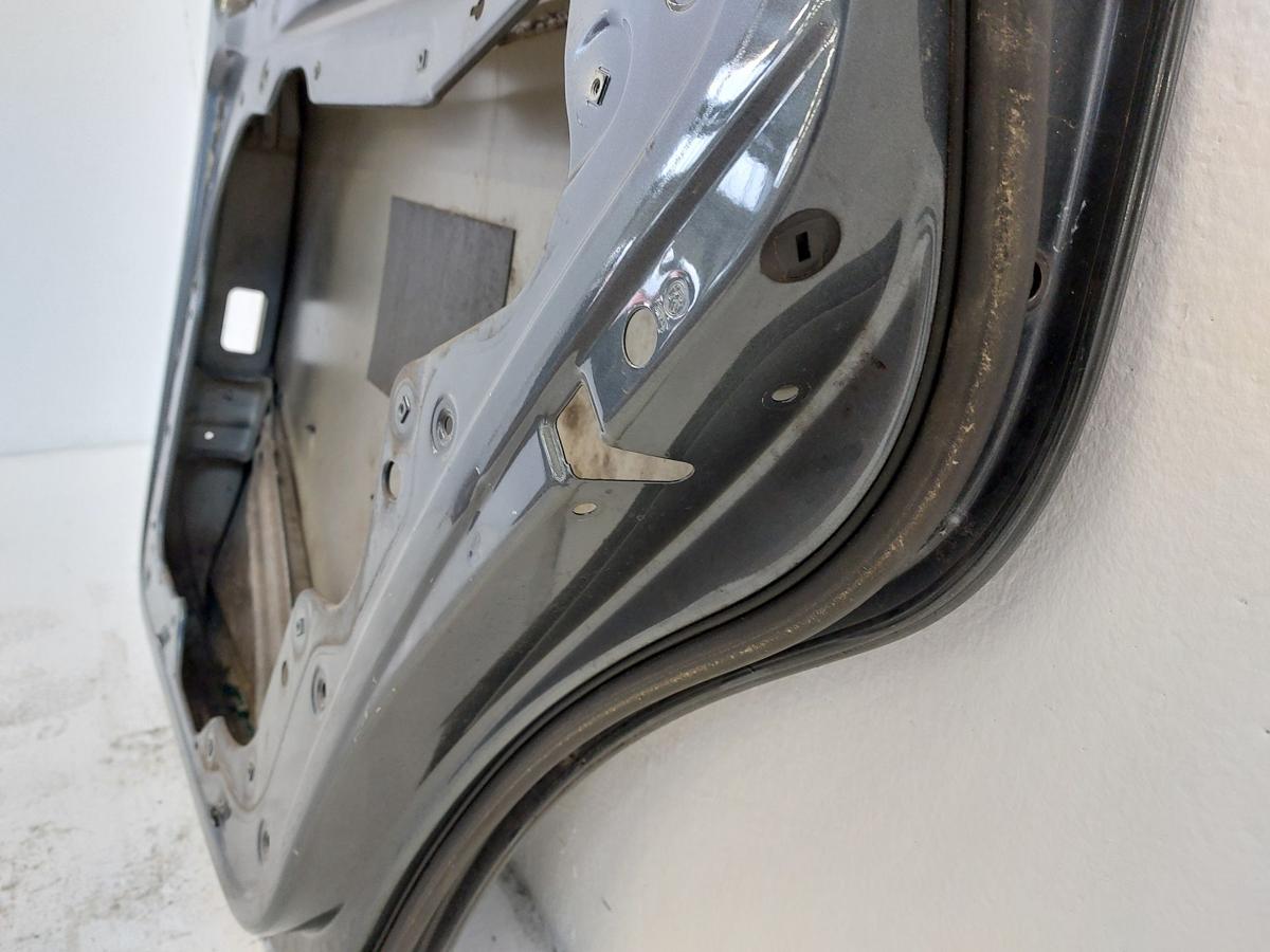 VW Touran 1T 1T1 T&uuml;r hinten rechts Fodt&uuml;r im Rohbau Dellen LD7X grau