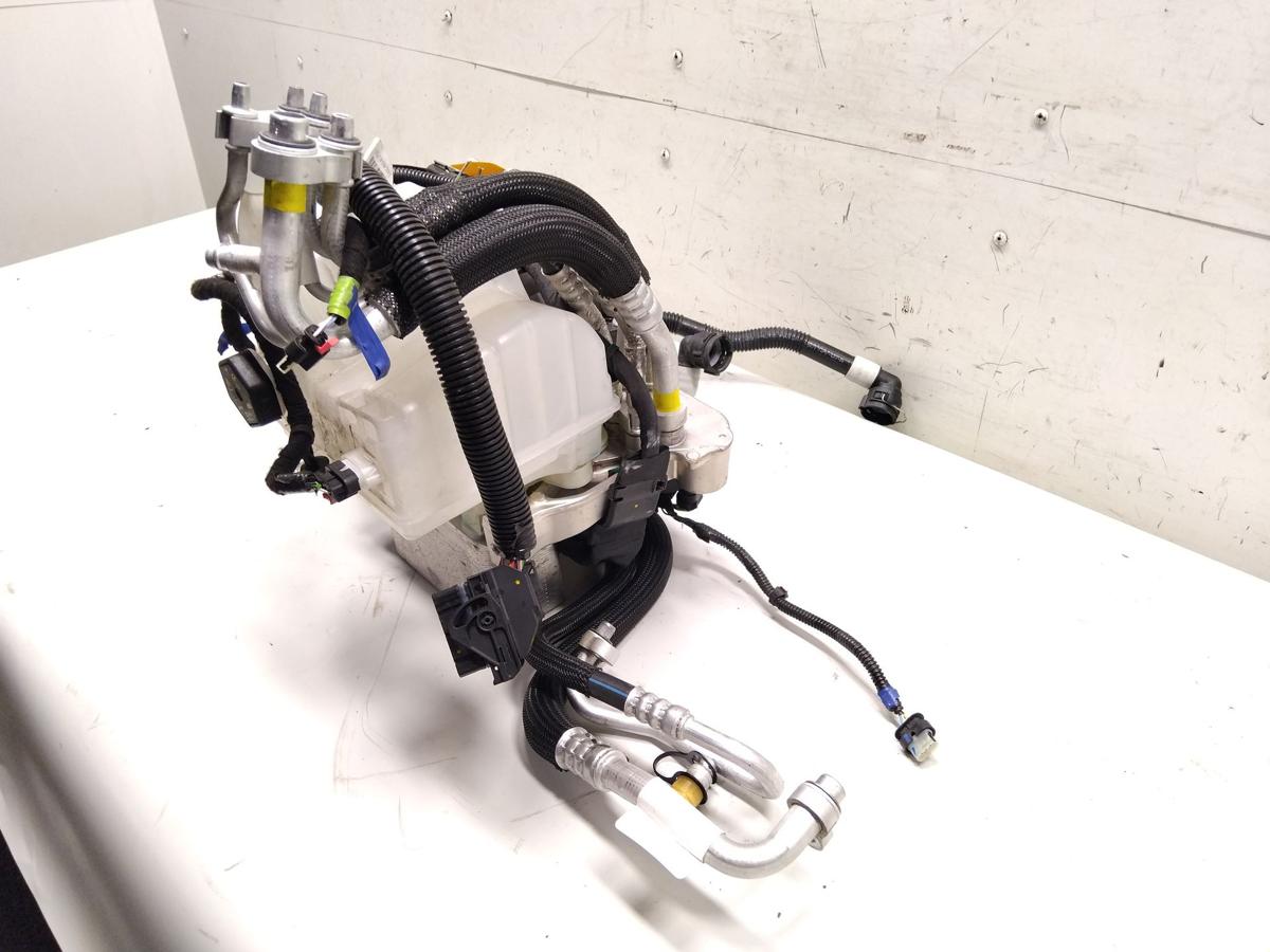 Tesla Model 3 original W&auml;rmtauscher Super Manifold mit Octavalve BJ2021