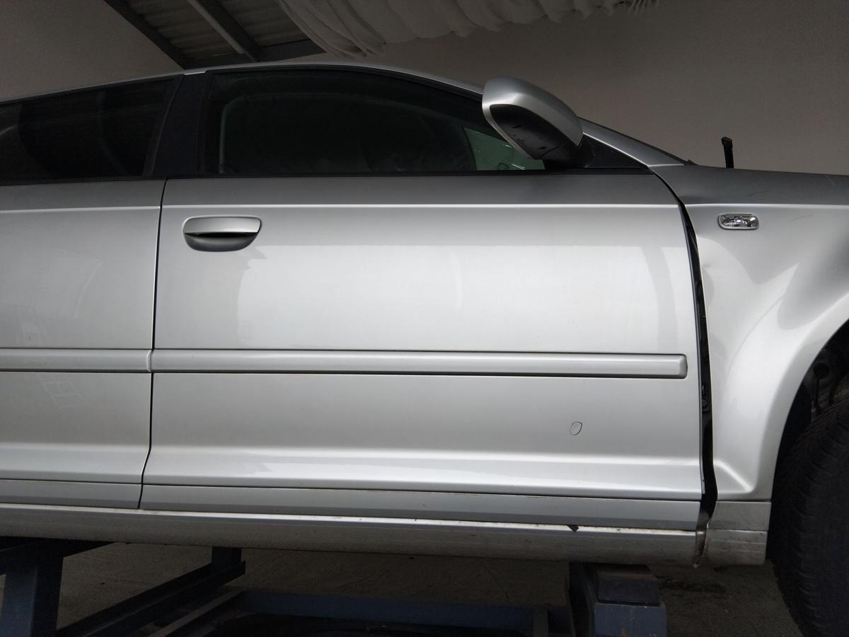 Audi A3 8P Sportback Tür vorn rechts Beifahrertür lichtsilber LY7W 5türig BJ2006