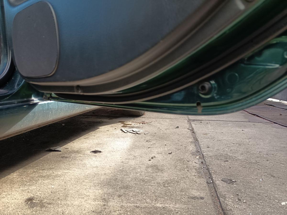 Toyota Avensis T22 Kombi original T&uuml;r Roht&uuml;r hinten rechts 6S3 Gr&uuml;n Baujahr 2001