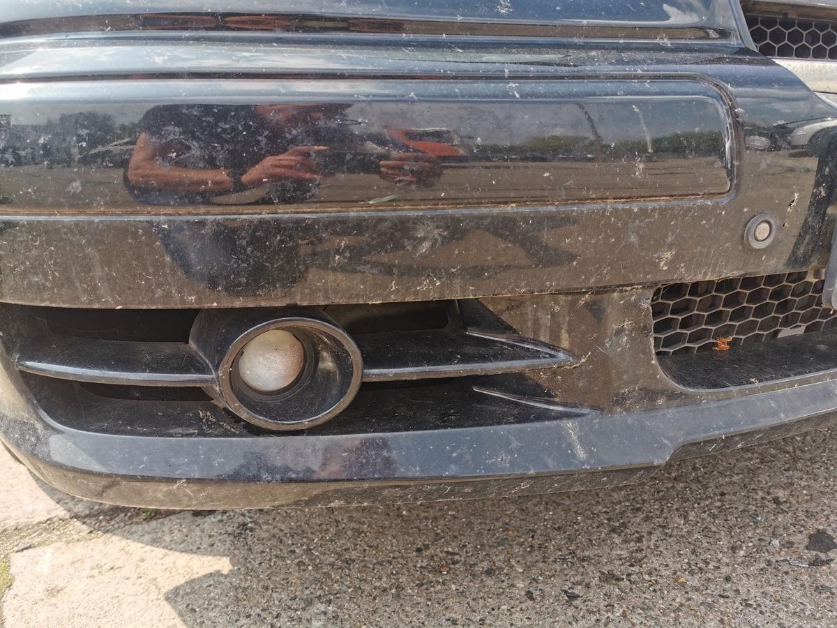 Hyundai Trajet FO Stosstange Stossfänger bumper vorn NSW Ebony Black BESCHÄDIGT