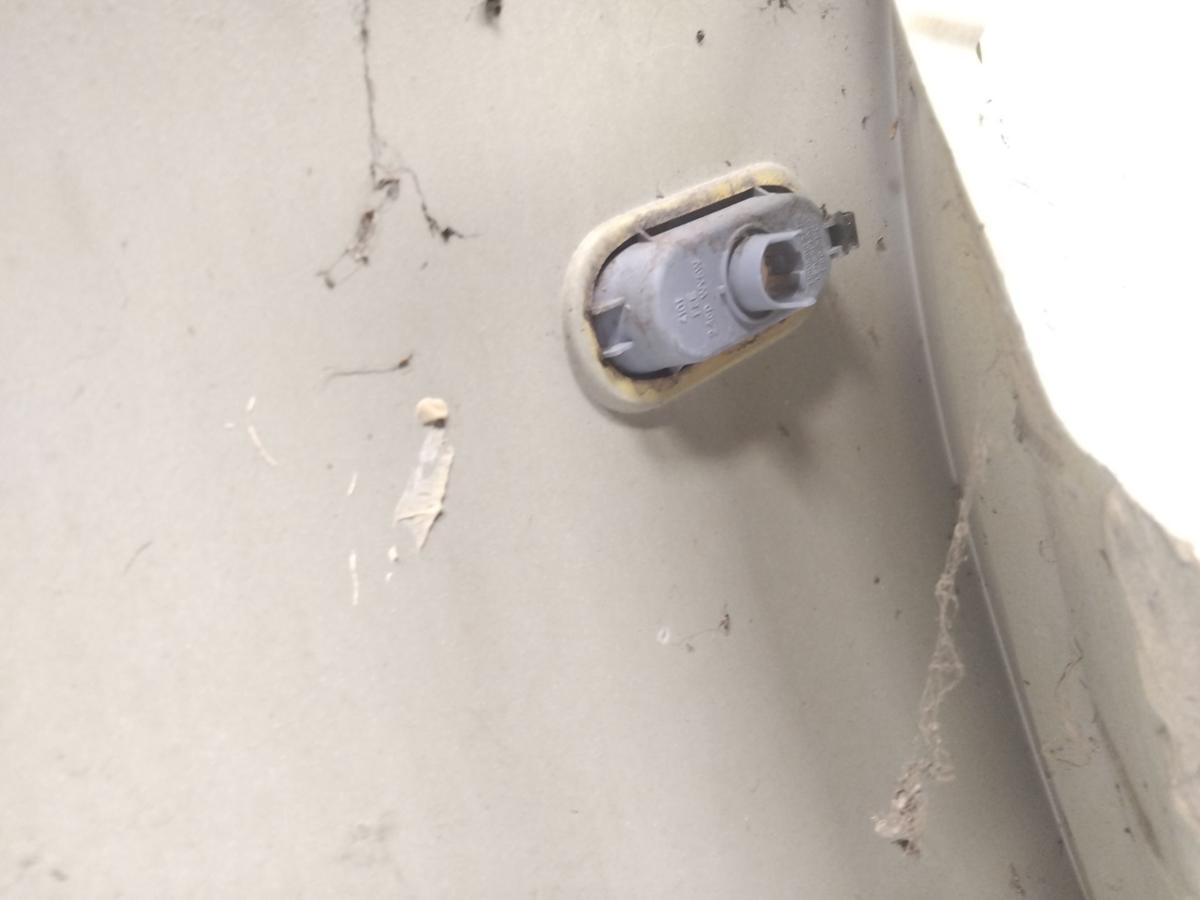 VW Fox 5Z original Kotfl&uuml;gel vorn rechts imolagelb LY1C Bj.2010