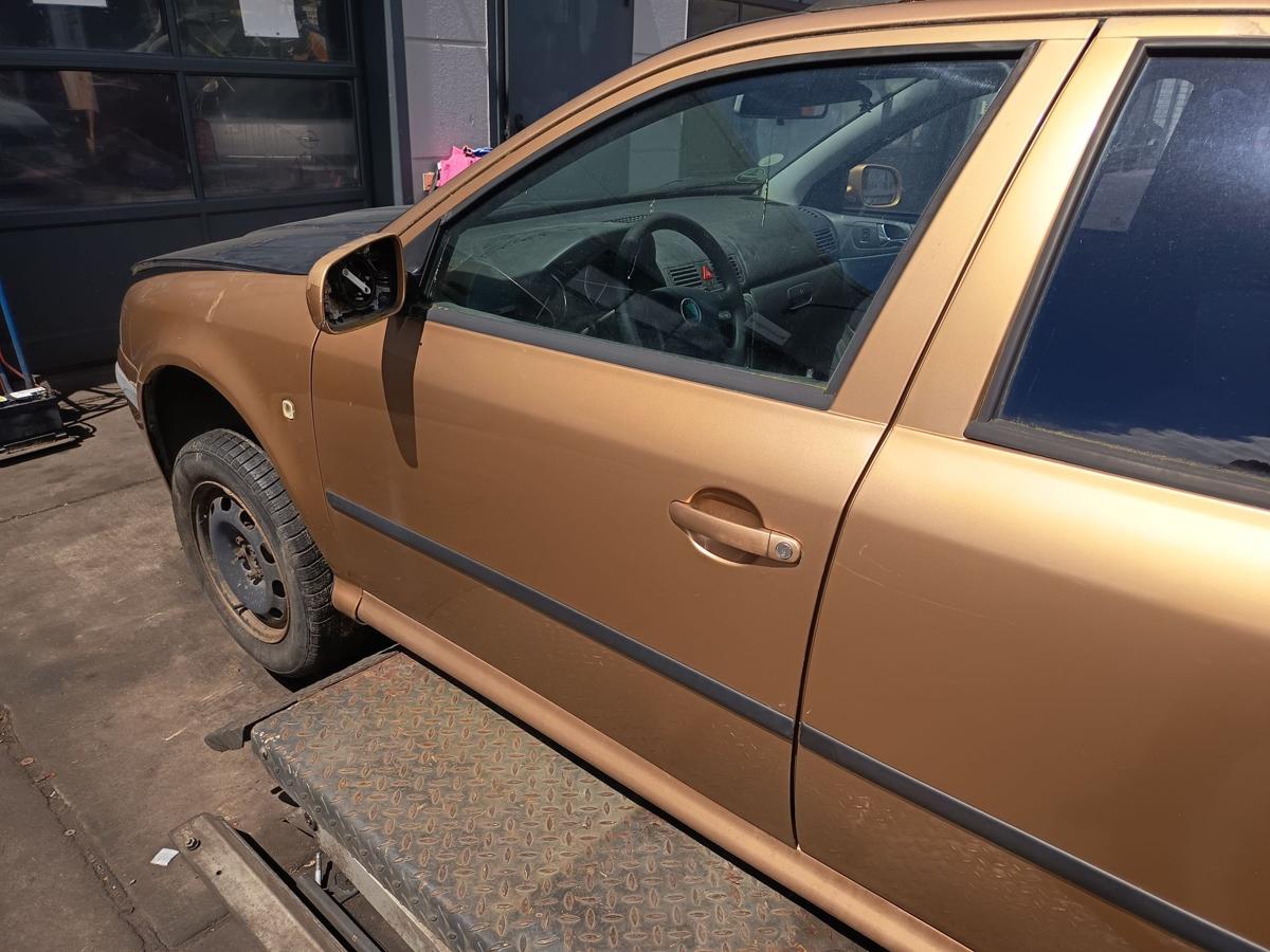 Skoda Octavia 1U original T&uuml;r vorn links Fahrer Rohbau F8G Atamacabeige Bj 2001